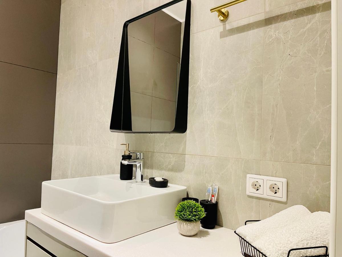 Уютная Стильная Квартира Возле Центрального Парка Горького! Apartment อัลมาตี ภายนอก รูปภาพ
